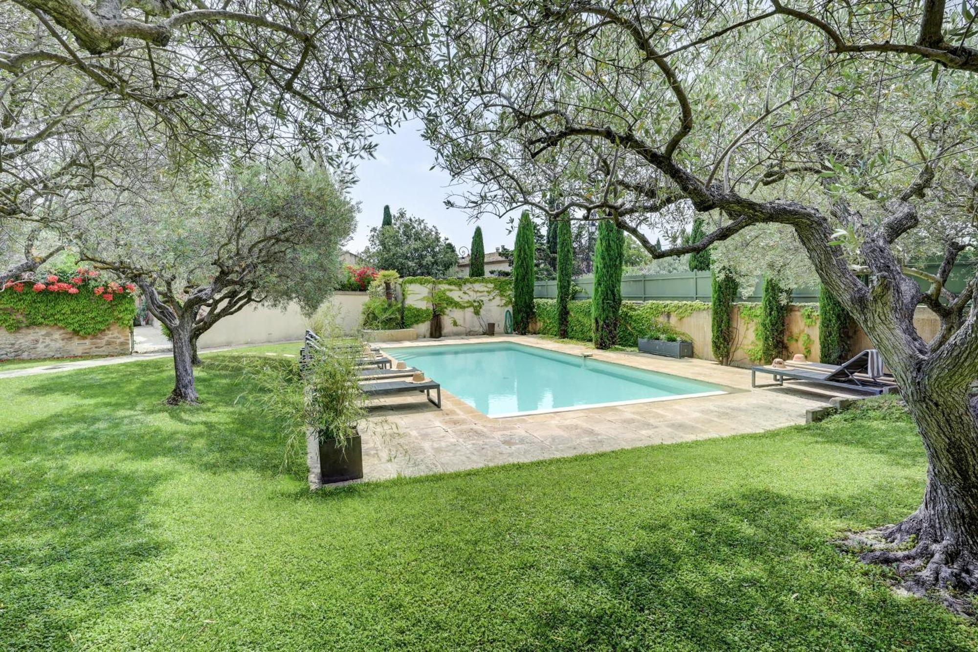 La Belle Vie Saint-Hilaire-d'Ozilhan Exterior photo