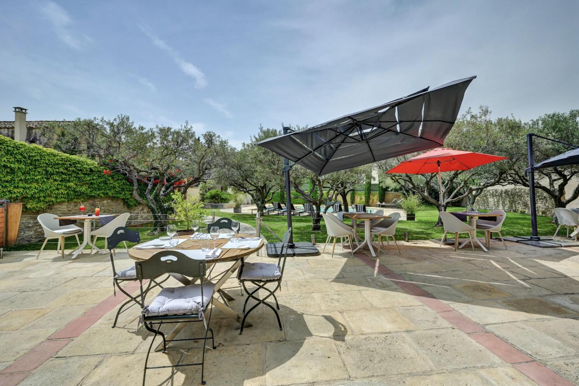 La Belle Vie Saint-Hilaire-d'Ozilhan Exterior photo