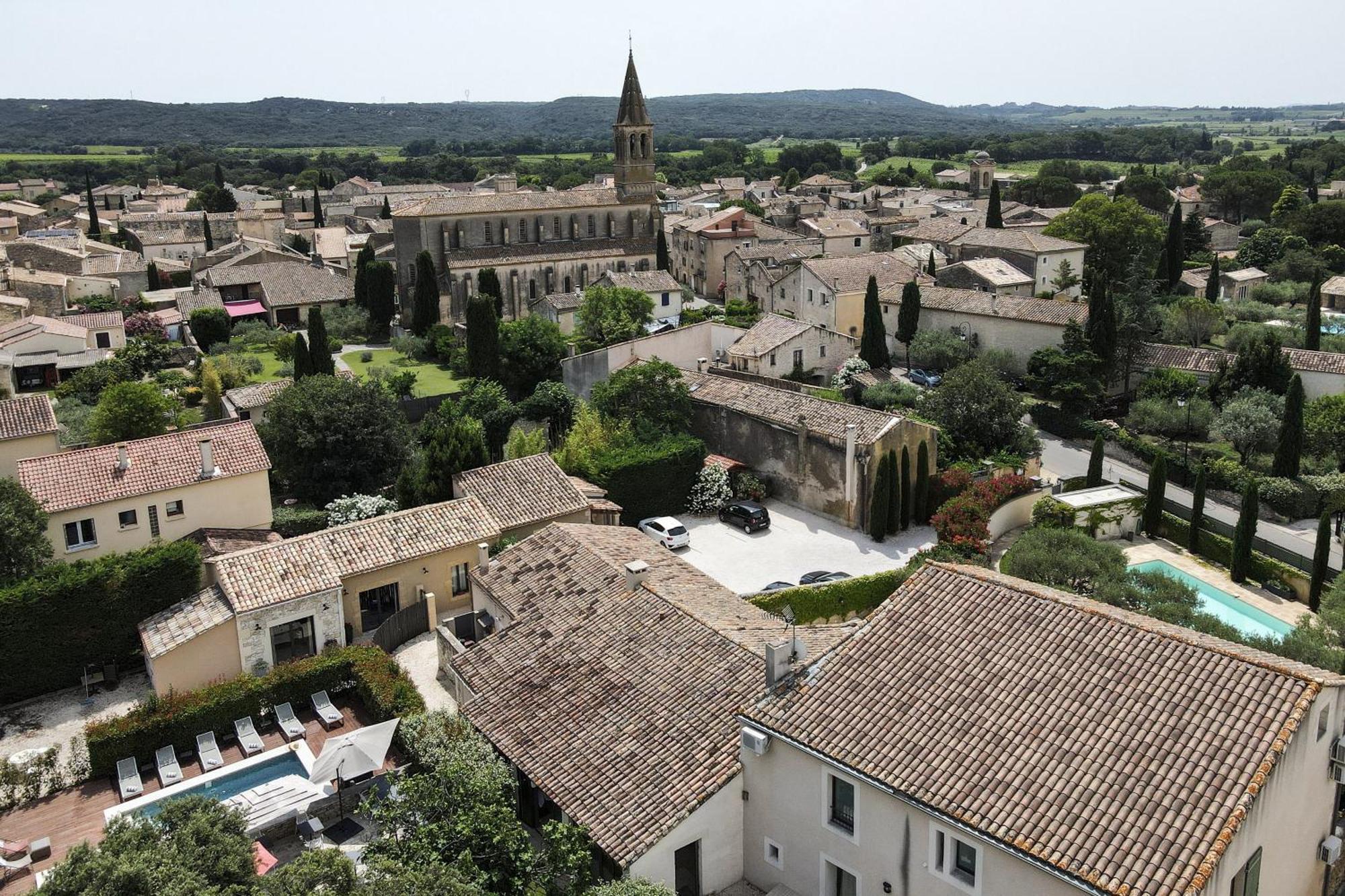 La Belle Vie Saint-Hilaire-d'Ozilhan Exterior photo
